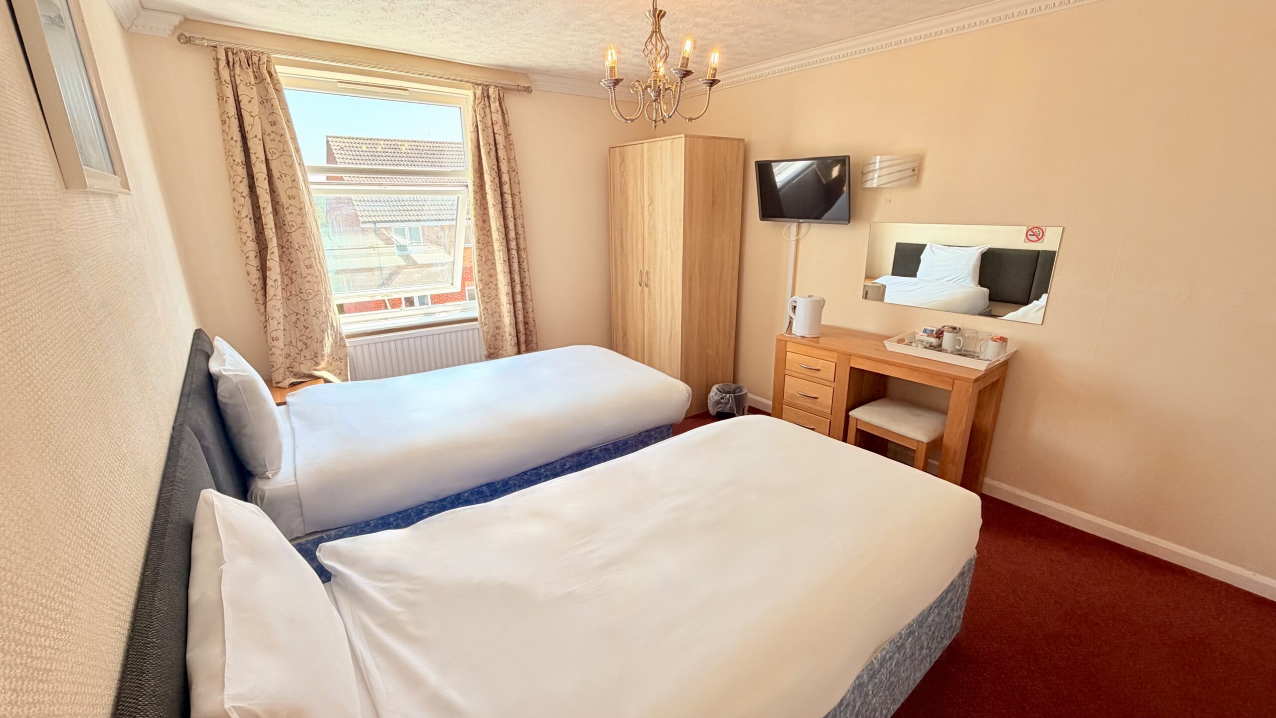 Twin Room - fourth view